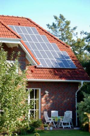 Neue Solarpanels mit integriertem Speicher