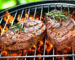 Würstchen und Fleisch grillen: Aber richtig!