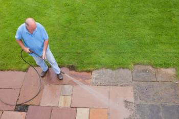 Terrassenplatten reinigen