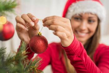 Weihnachtsbaum schmücken